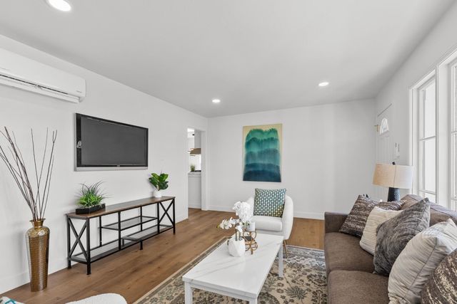 5625 La Campana Way, Sacramento, CA 95822