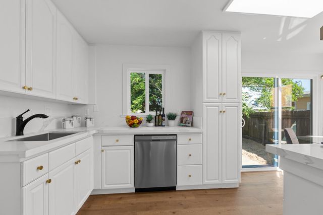 5625 La Campana Way, Sacramento, CA 95822