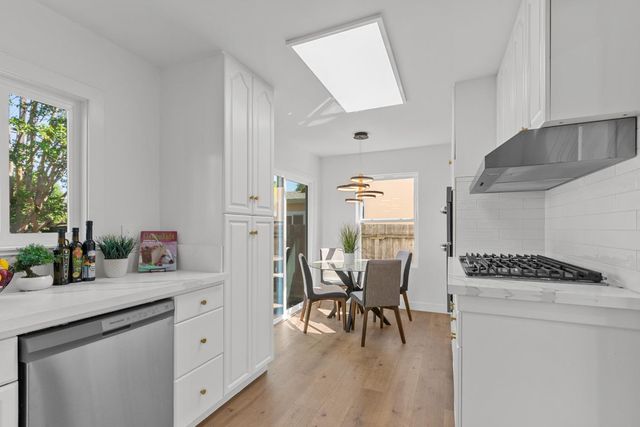 5625 La Campana Way, Sacramento, CA 95822