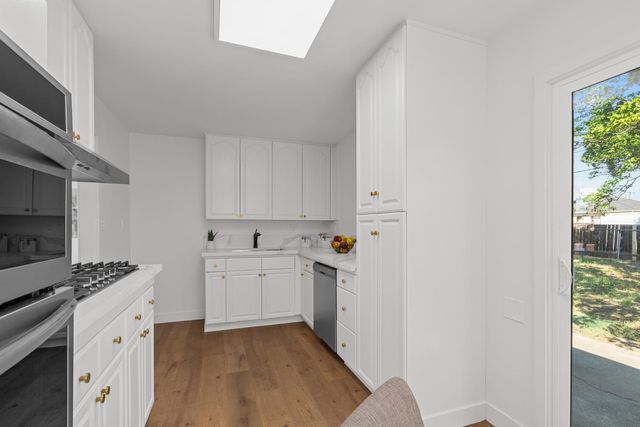 5625 La Campana Way, Sacramento, CA 95822