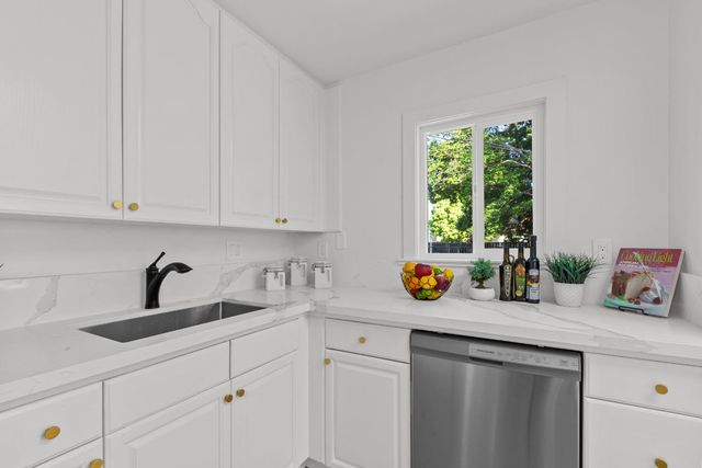 5625 La Campana Way, Sacramento, CA 95822