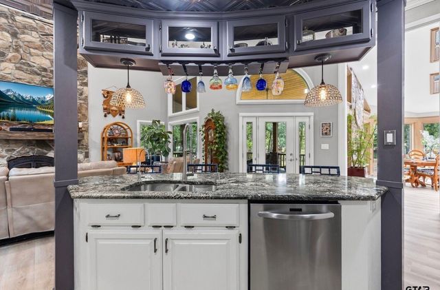 692 Private Road 5937, Emory, TX 75440