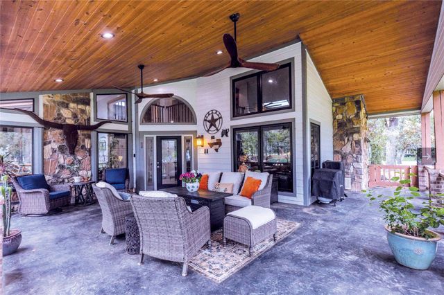 692 Private Road 5937, Emory, TX 75440