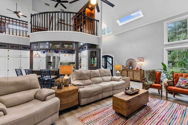 692 Private Road 5937, Emory, TX 75440