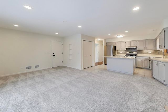 1209 E Davis Street E 3, Arlington Heights, IL 60005