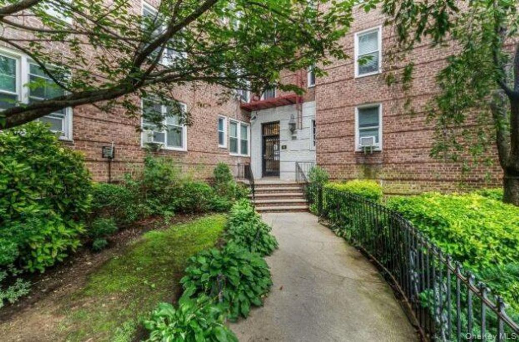 88-09 35th AVe 2O, Jackson Heights, NY 11372