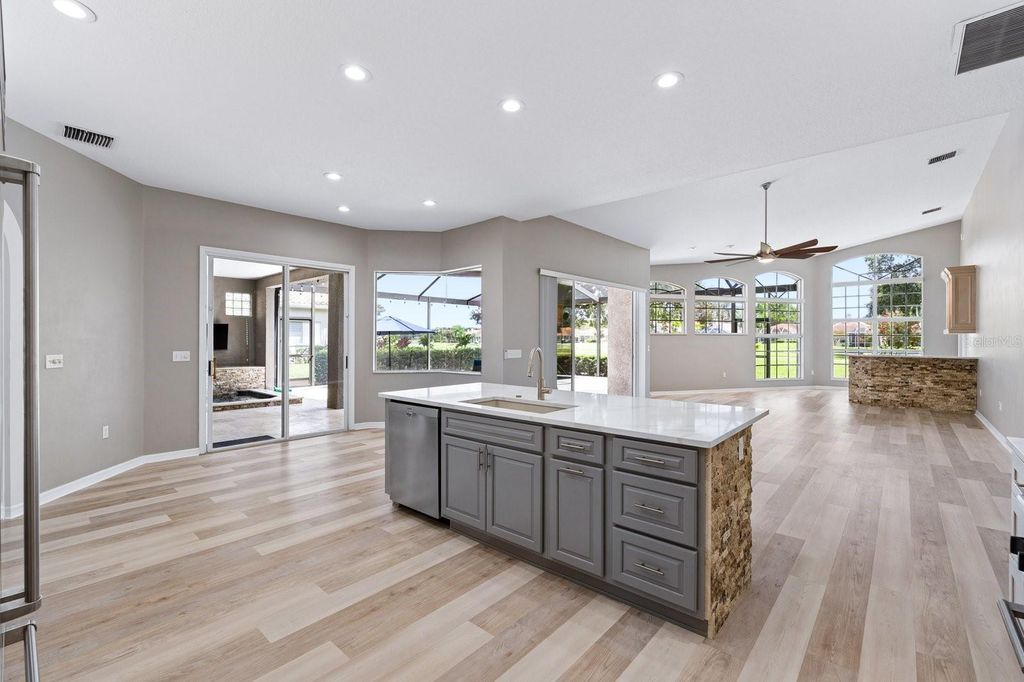 Image 21 of property listing at 1003 KINGS WAY LANE, Tarpon Springs, FL 34688