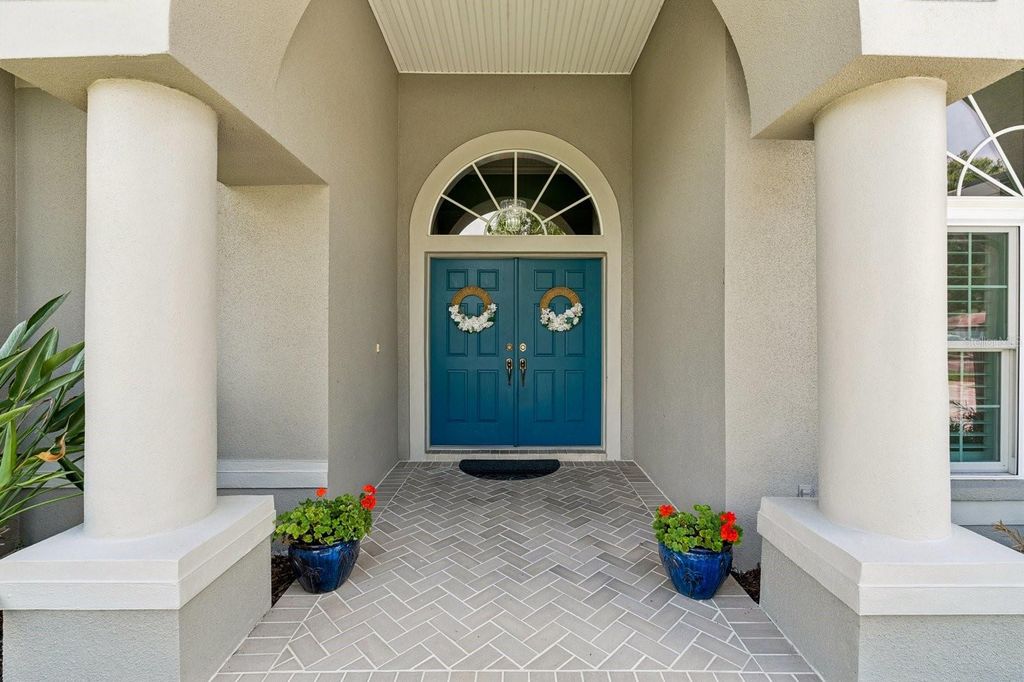Image 5 of property listing at 1003 KINGS WAY LANE, Tarpon Springs, FL 34688