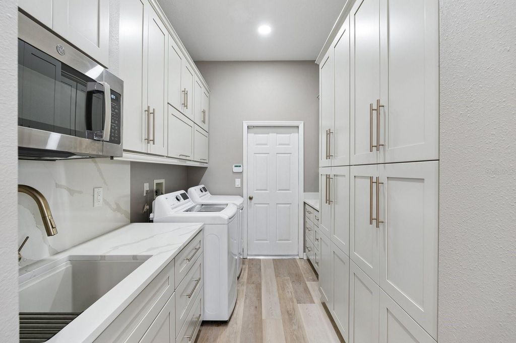 Image 60 of property listing at 1003 KINGS WAY LANE, Tarpon Springs, FL 34688
