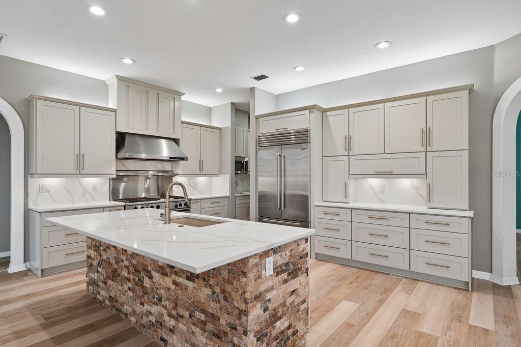 Image 9 of property listing at 1003 KINGS WAY LANE, Tarpon Springs, FL 34688