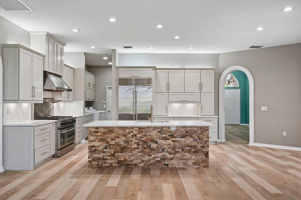 Image 10 of property listing at 1003 KINGS WAY LANE, Tarpon Springs, FL 34688