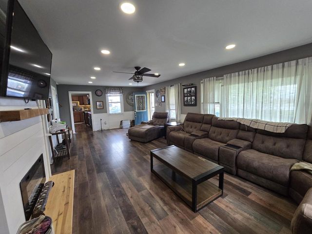 11704 12th STREET, Sturtevant, WI 53177