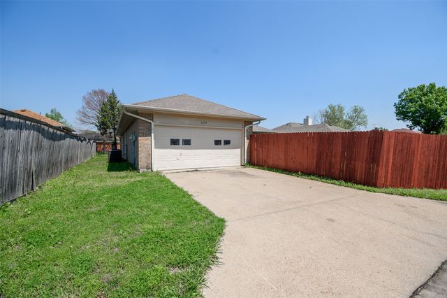 1114 Dandelion Drive, Mesquite, TX 75149