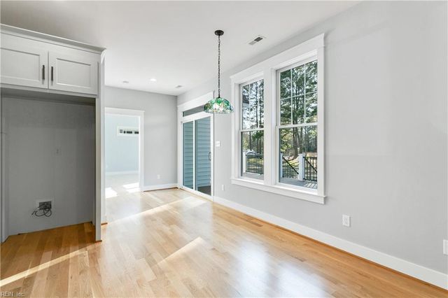 806A Calthrop Neck RD, Yorktown, VA 23693