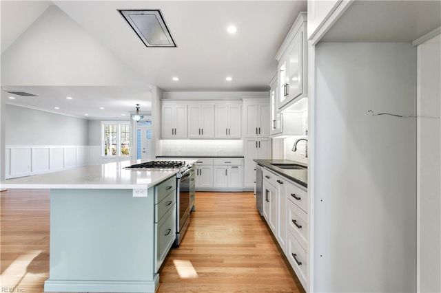 806A Calthrop Neck RD, Yorktown, VA 23693