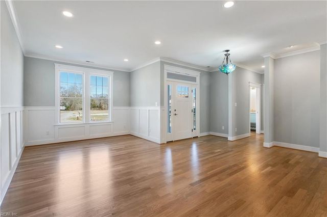 806A Calthrop Neck RD, Yorktown, VA 23693