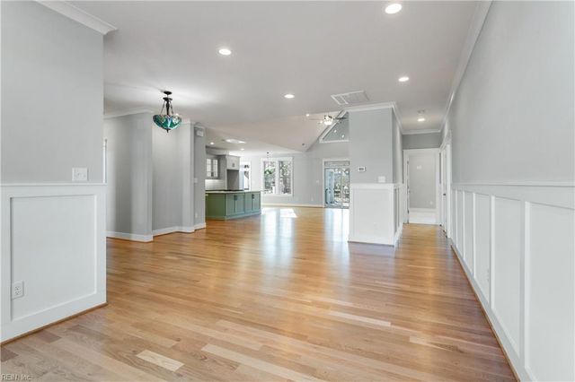 806A Calthrop Neck RD, Yorktown, VA 23693