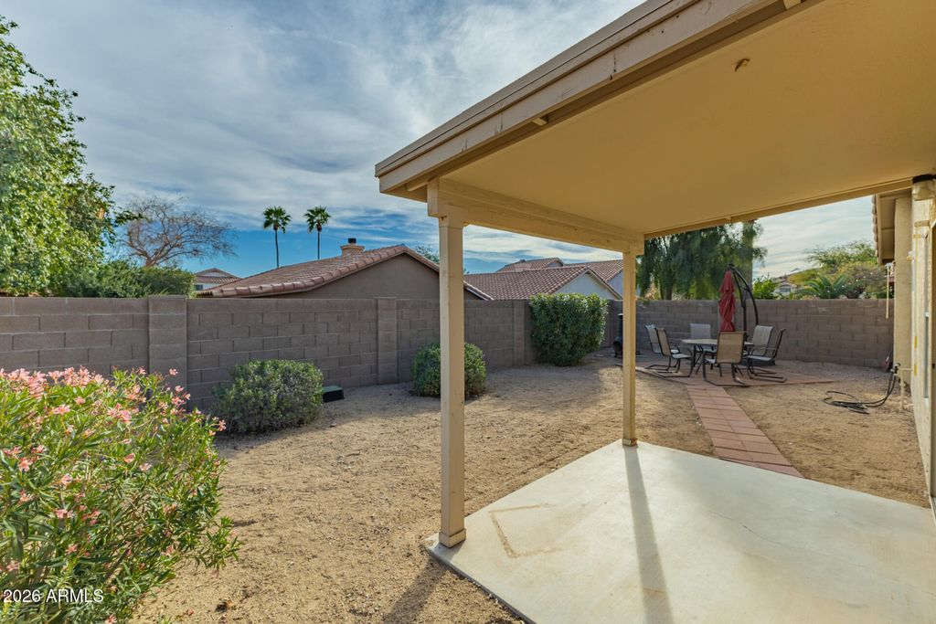 Image 10 of property listing at 2919 E MUIRWOOD Drive, Phoenix, AZ 85048