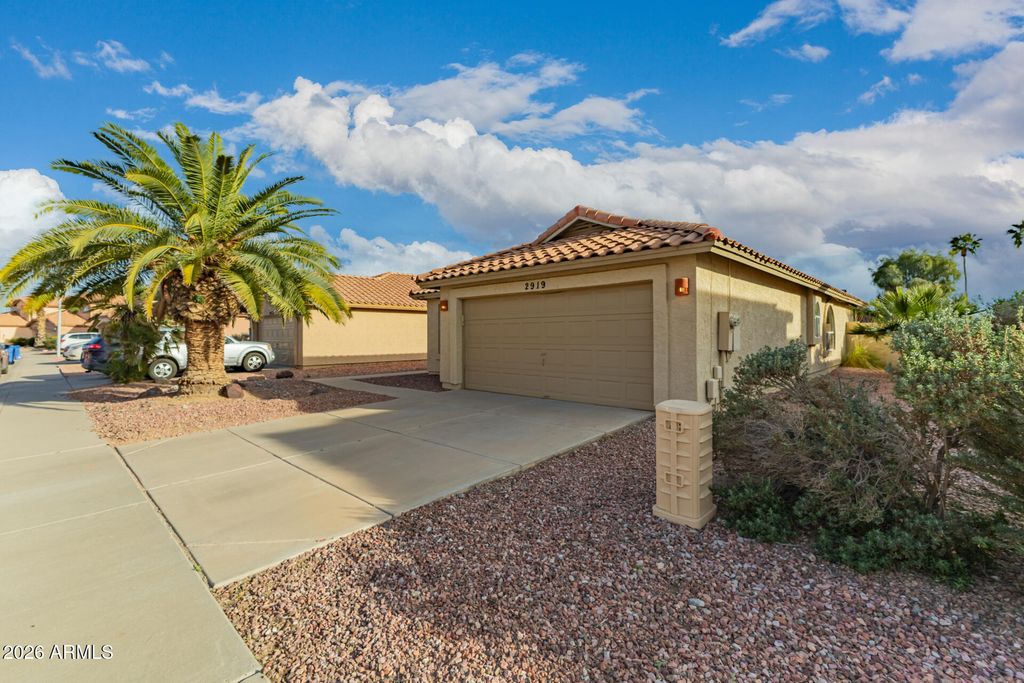 Image 13 of property listing at 2919 E MUIRWOOD Drive, Phoenix, AZ 85048