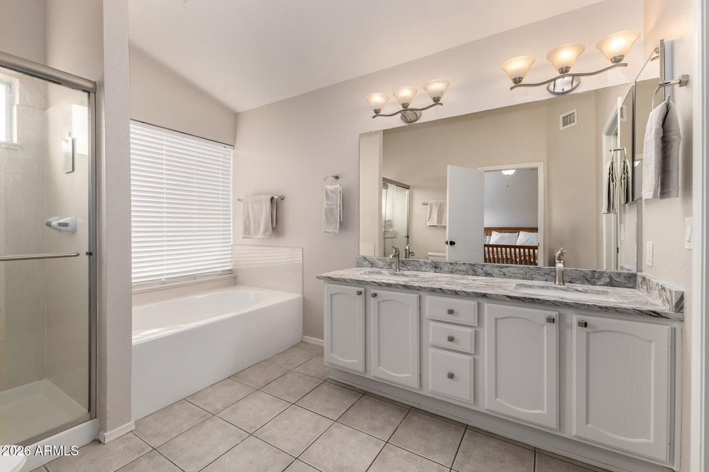 Image 6 of property listing at 2919 E MUIRWOOD Drive, Phoenix, AZ 85048