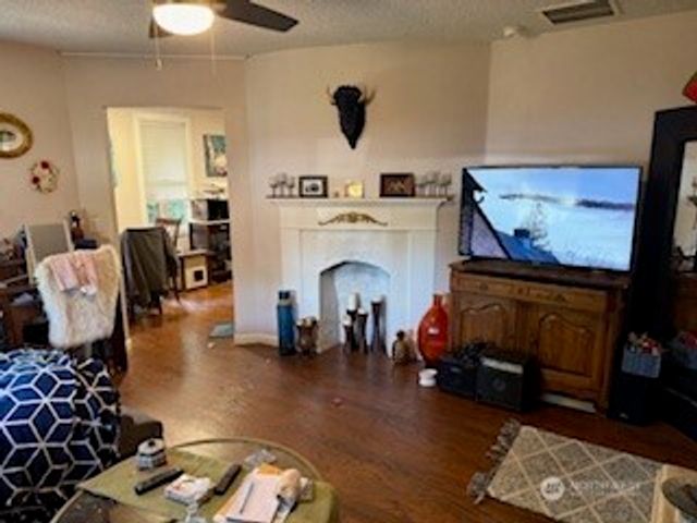 232 4th Avenue NW, Puyallup, WA 98371