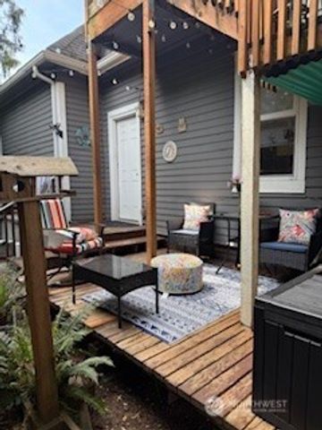 232 4th Avenue NW, Puyallup, WA 98371