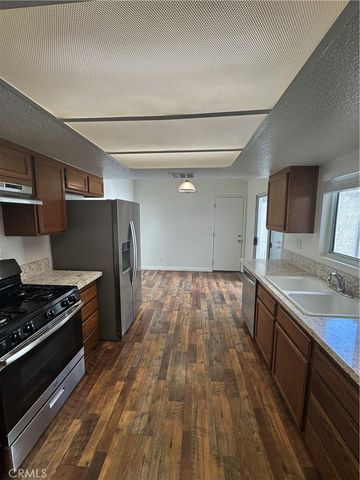 172 W Walnut D, Rialto, CA 92376