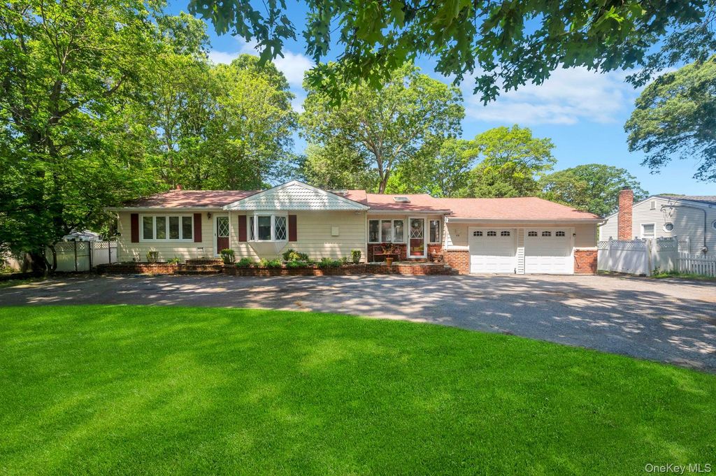 86 Seawanhaka Avenue, Lake Grove, NY 11755