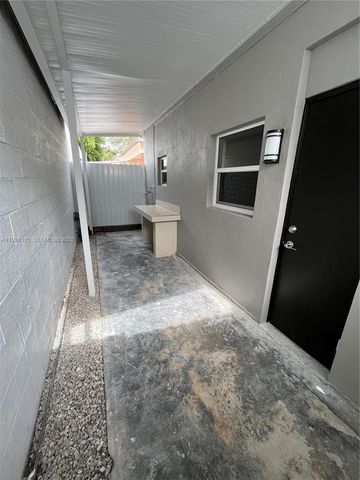 920 SW 30th Ave 2, Miami, FL 33135