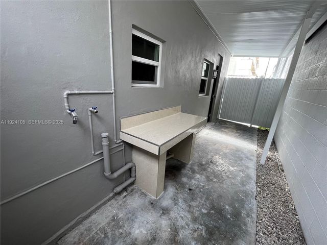 920 SW 30th Ave 2, Miami, FL 33135