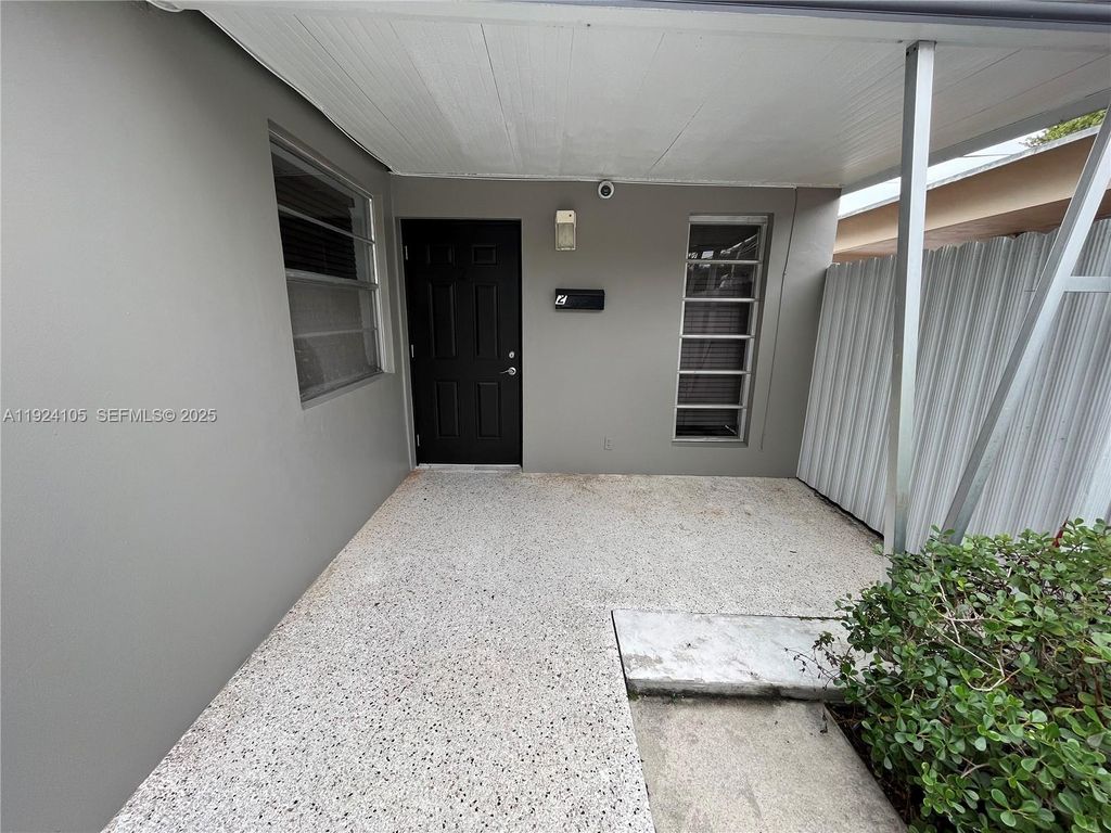 920 SW 30th Ave 2, Miami, FL 33135