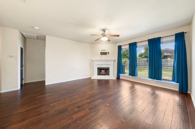 1603 Grey Willow Lane, Arlington, TX 76002