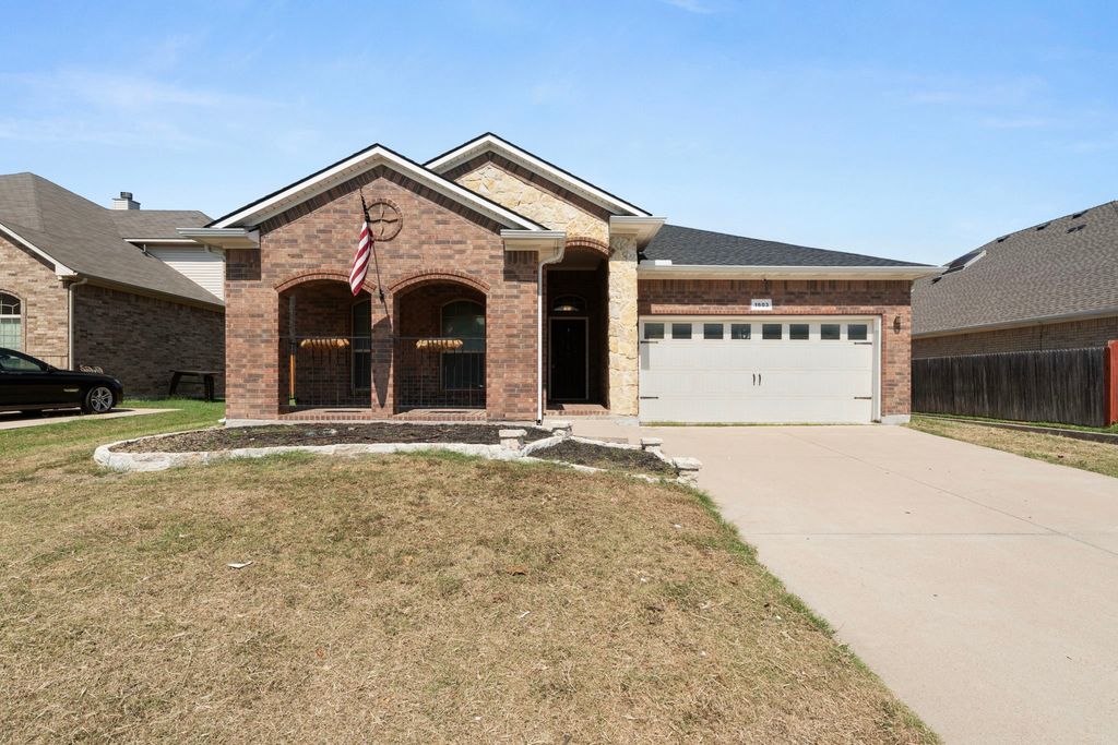 1603 Grey Willow Lane, Arlington, TX 76002