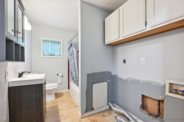 2420 N Oxford Avenue, Tulsa, OK 74115