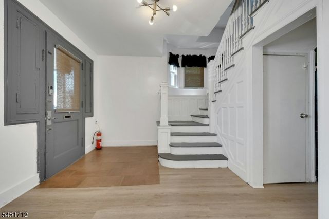 127 N 16Th St, East Orange City, NJ 07017