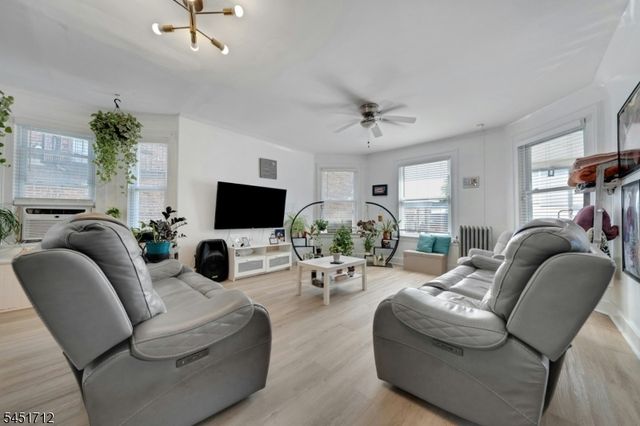 127 N 16Th St, East Orange City, NJ 07017