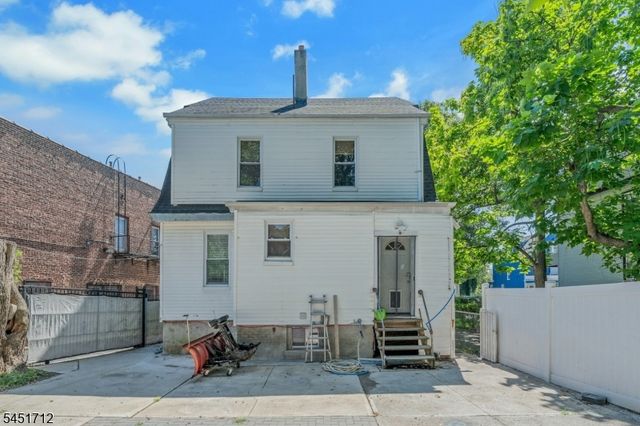 127 N 16Th St, East Orange City, NJ 07017