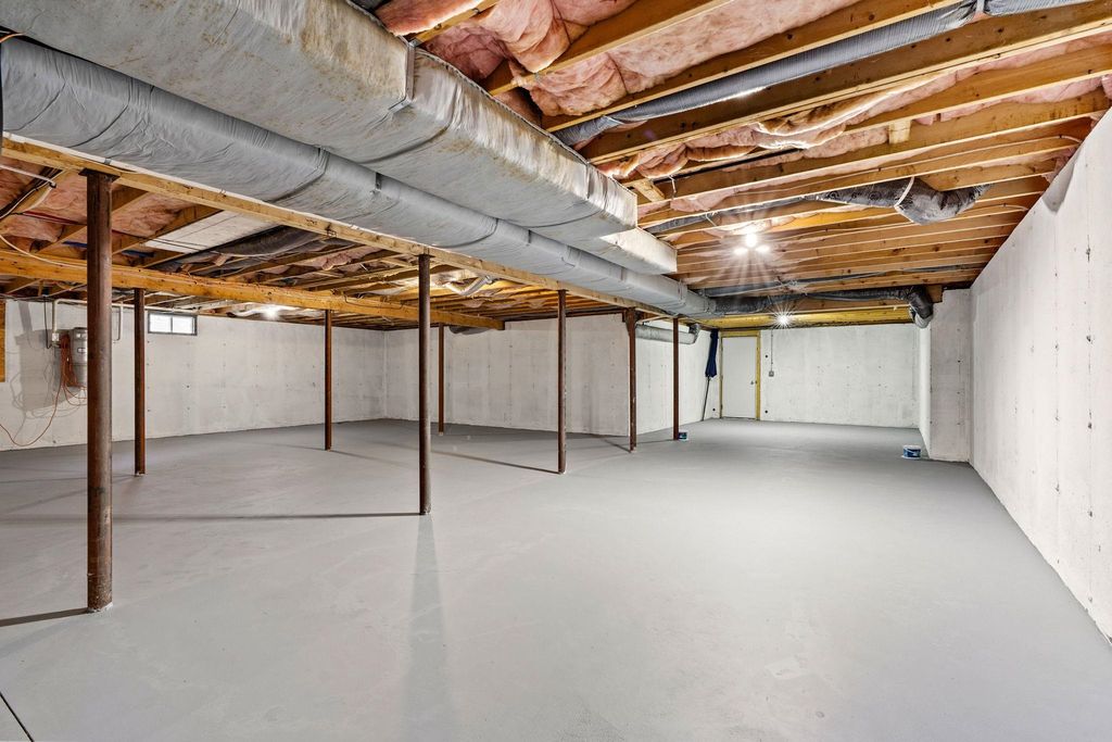 Image 31 of property listing at 55 Hampton Meadows Road # 55, Hampton, NH 03842