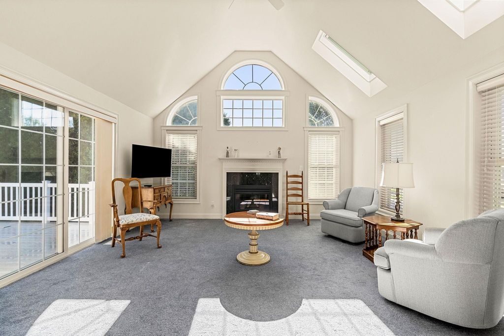 Image 7 of property listing at 55 Hampton Meadows Road # 55, Hampton, NH 03842