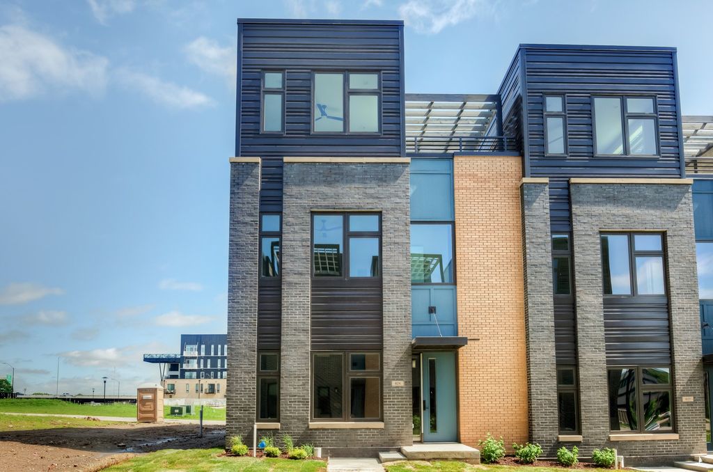 824 E 2nd Street, Des Moines, IA 50309