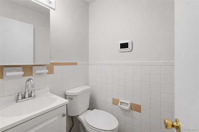 242 Kearsing Parkway A, Monsey, NY 10952
