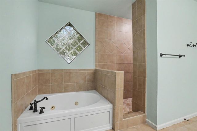 2727 Ashe Creek Drive, Edmond, OK 73034