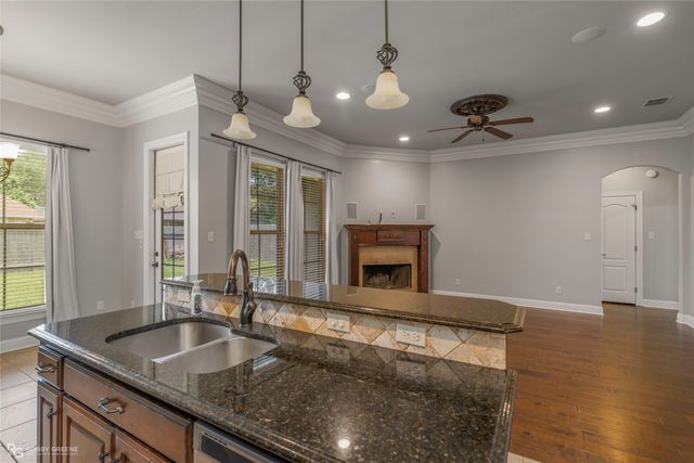 1110 Laurel Creek Drive, Shreveport, LA 71106