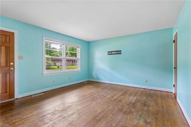 116 Bailey Rd RD, Yorktown, VA 23692