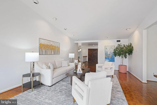 6204 CLEARWOOD RD, Bethesda, MD 20817