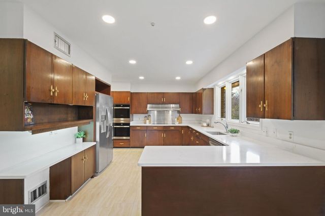 6204 CLEARWOOD RD, Bethesda, MD 20817