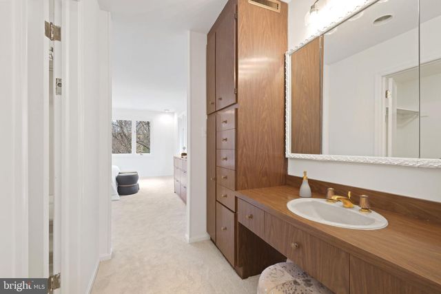 6204 CLEARWOOD RD, Bethesda, MD 20817