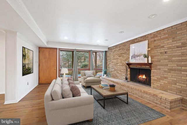 6204 CLEARWOOD RD, Bethesda, MD 20817