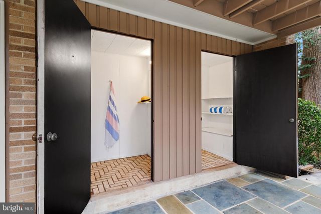 6204 CLEARWOOD RD, Bethesda, MD 20817