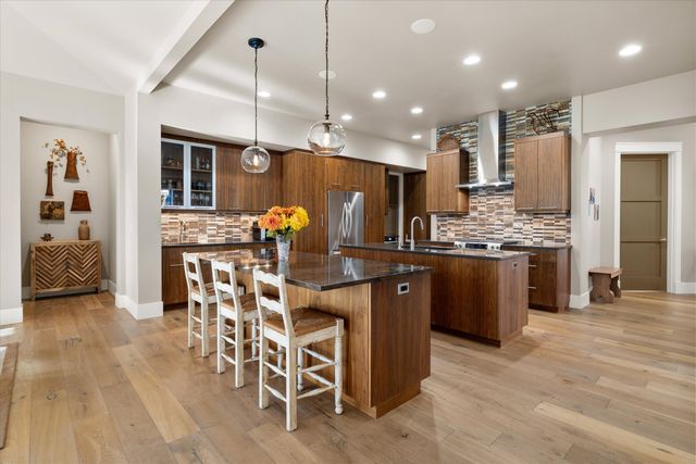 61354 Triple Knot Road, Bend, OR 97702